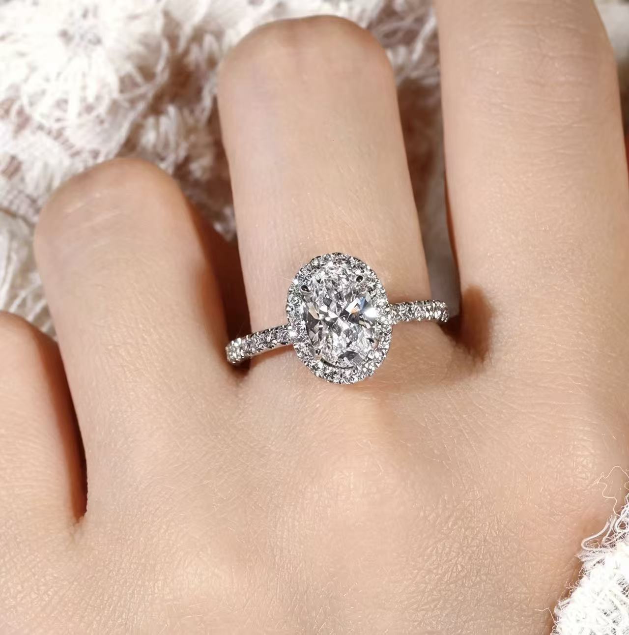 Oval diamond ring