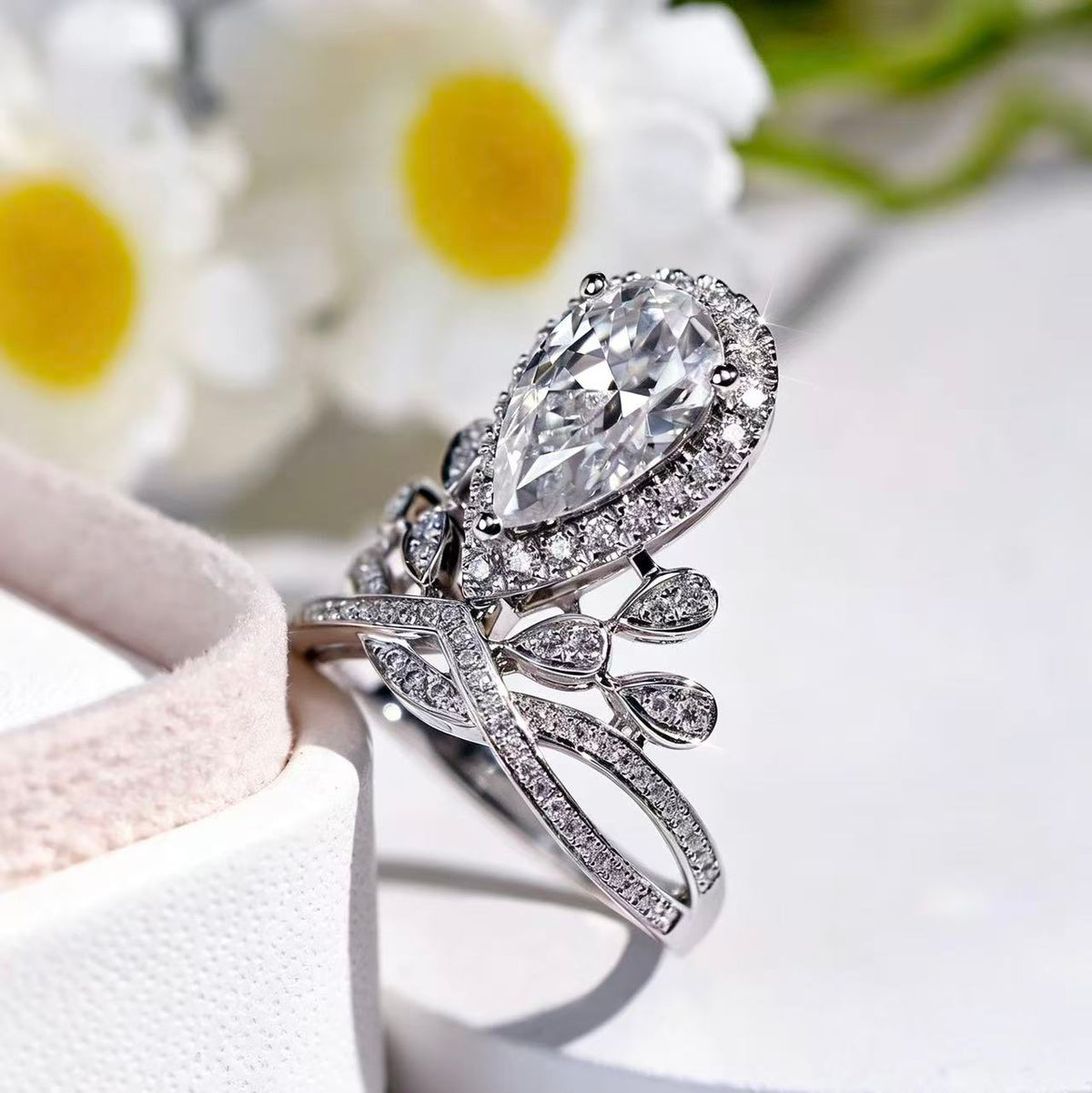 Crown droplet shaped platinum ring