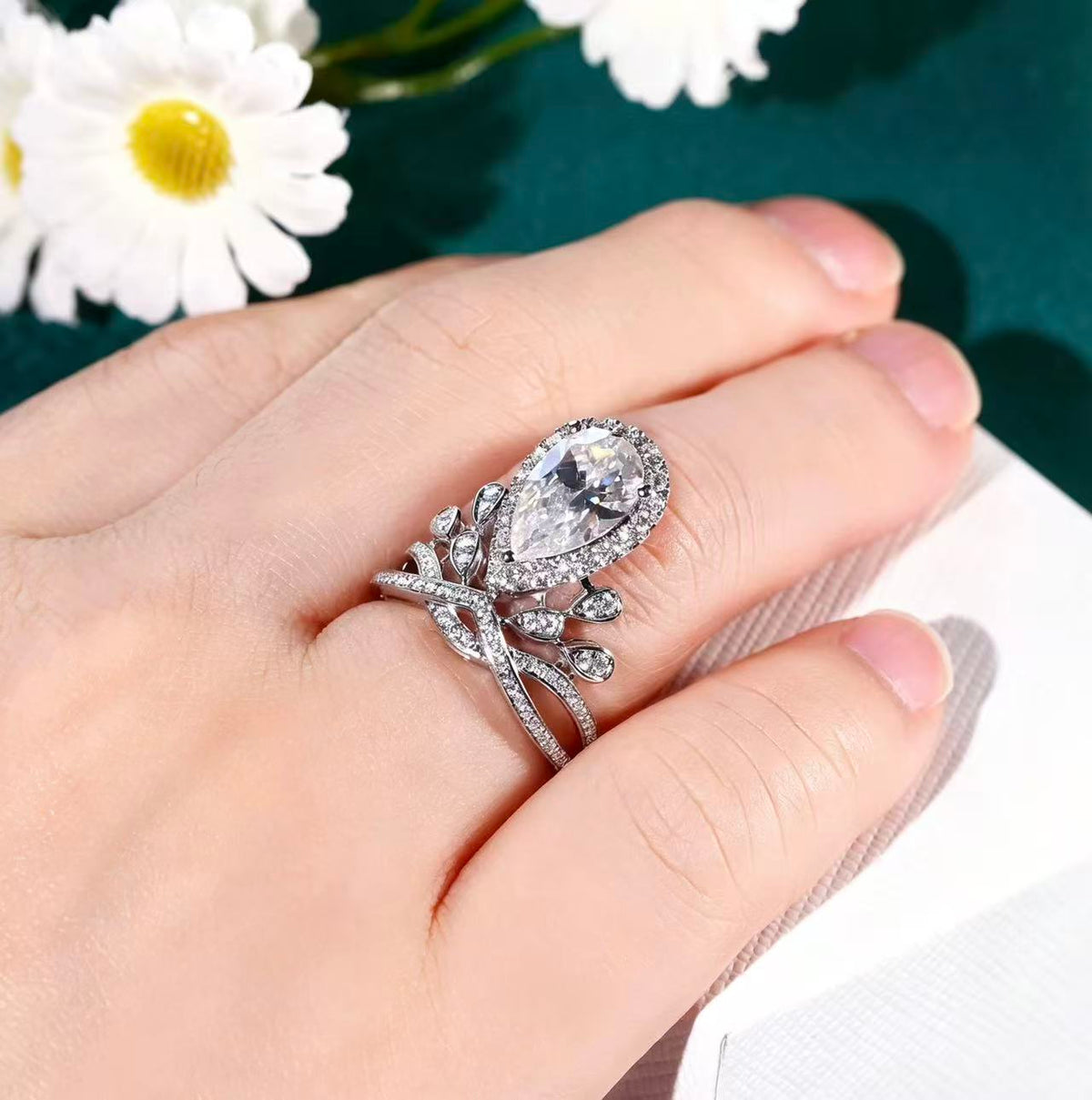 Crown droplet shaped platinum ring