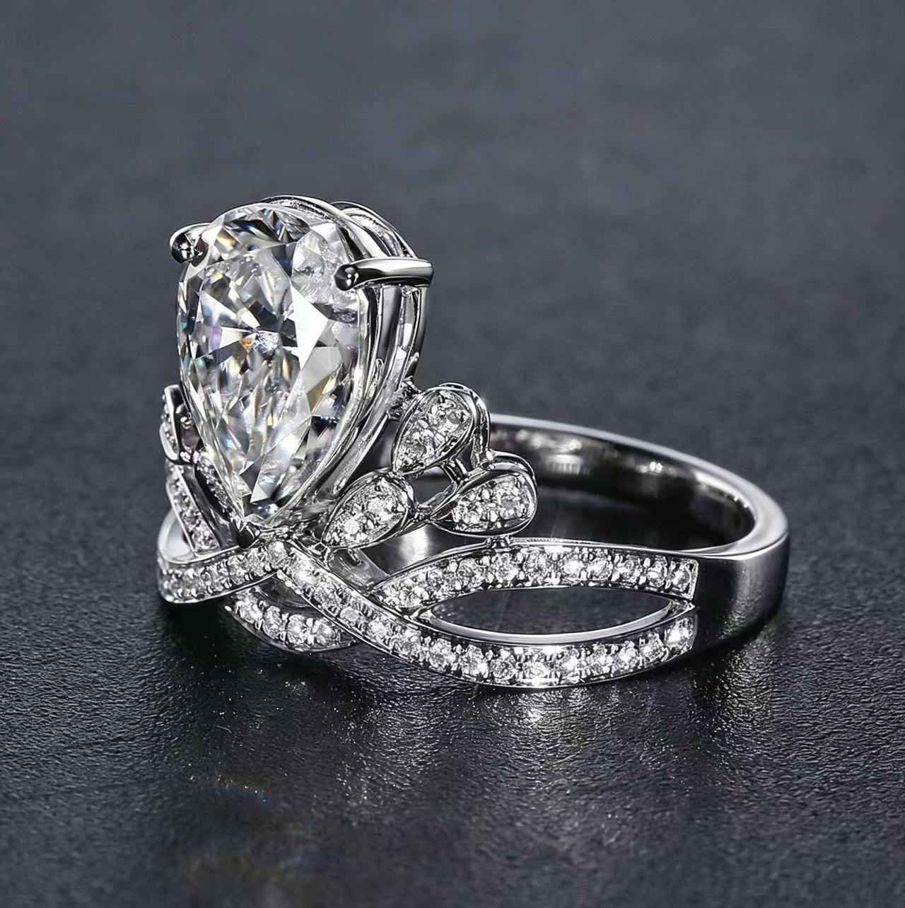 Crown droplet shaped platinum ring