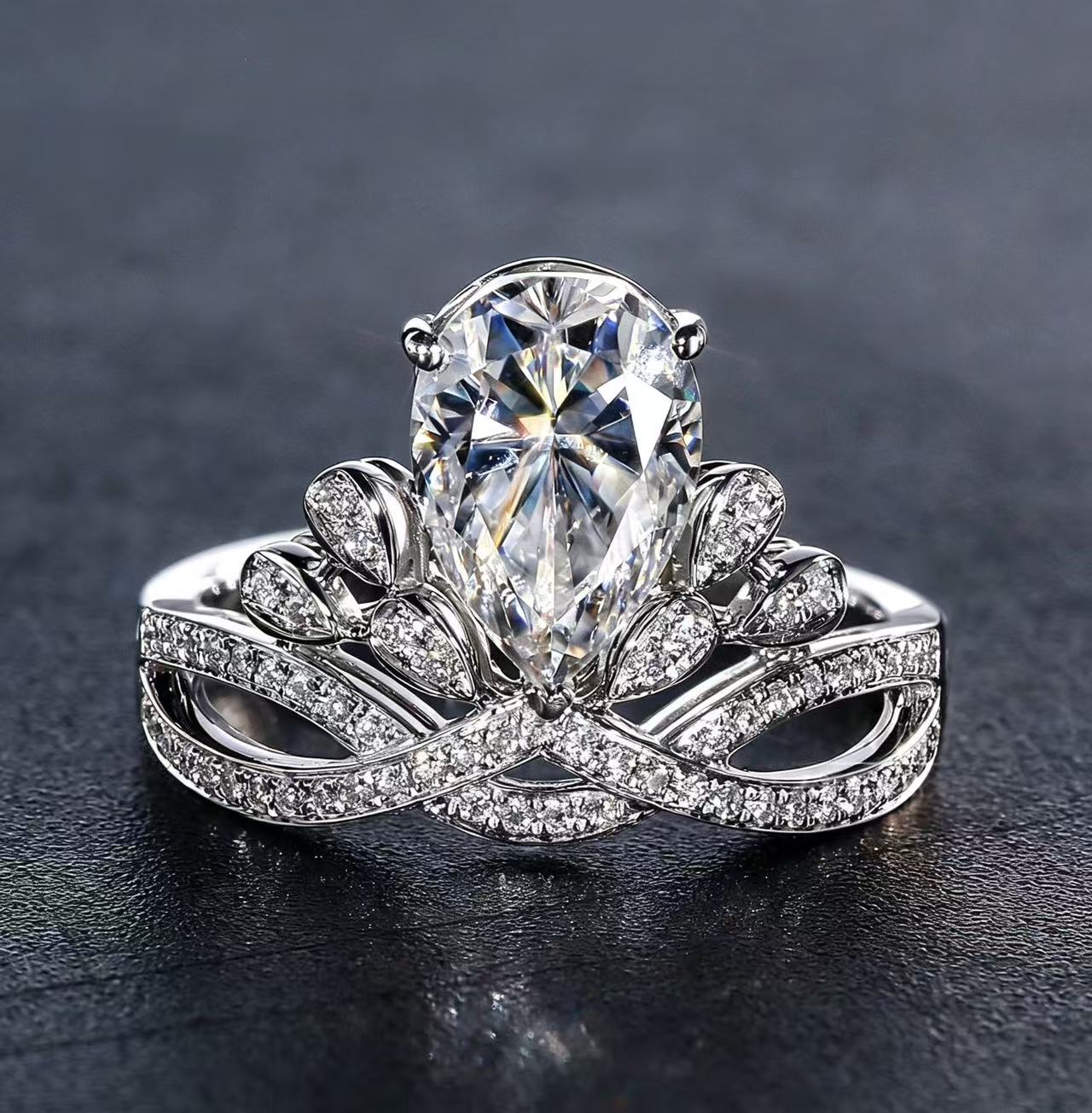 Crown droplet shaped platinum ring