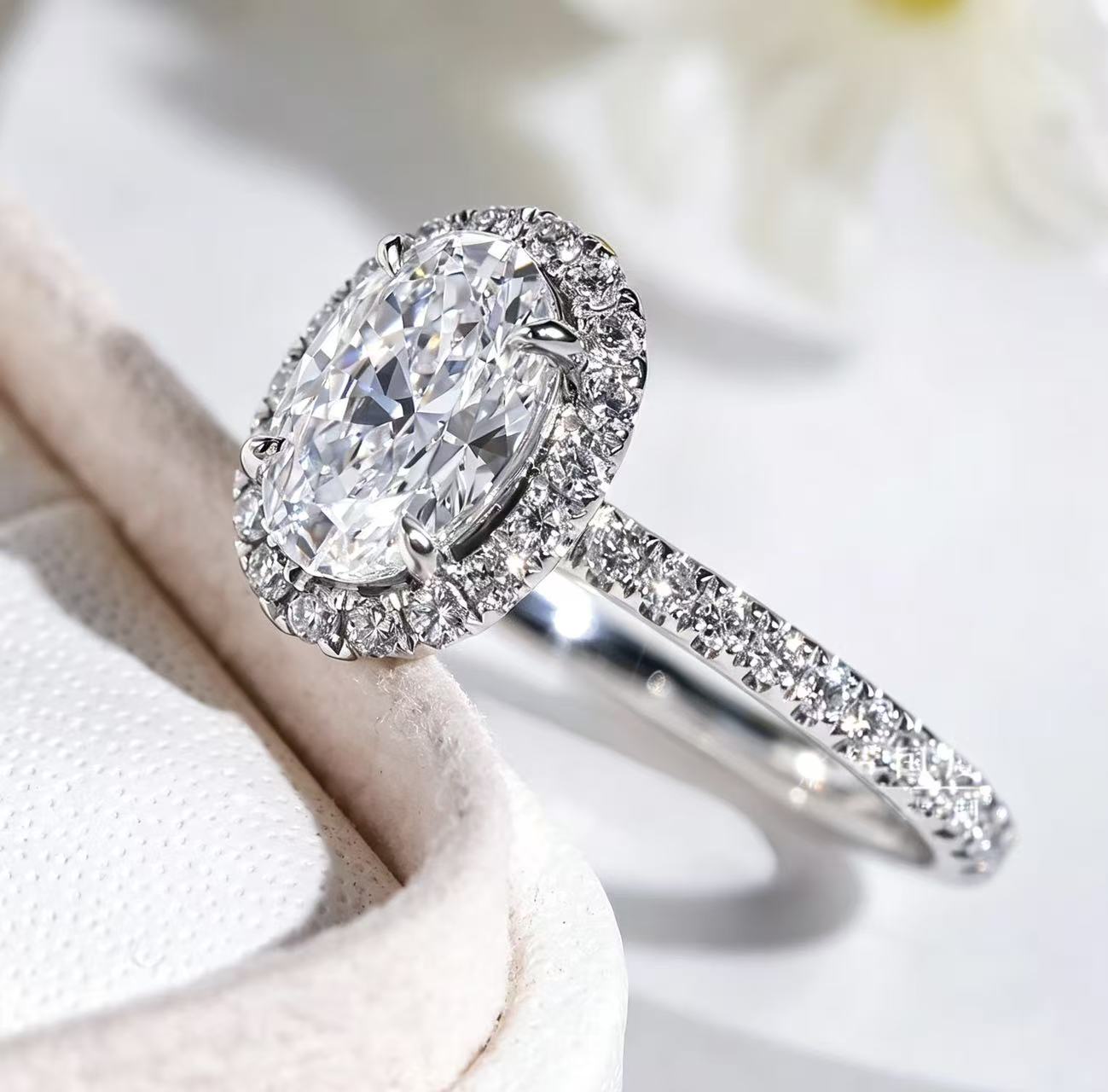 Oval diamond ring