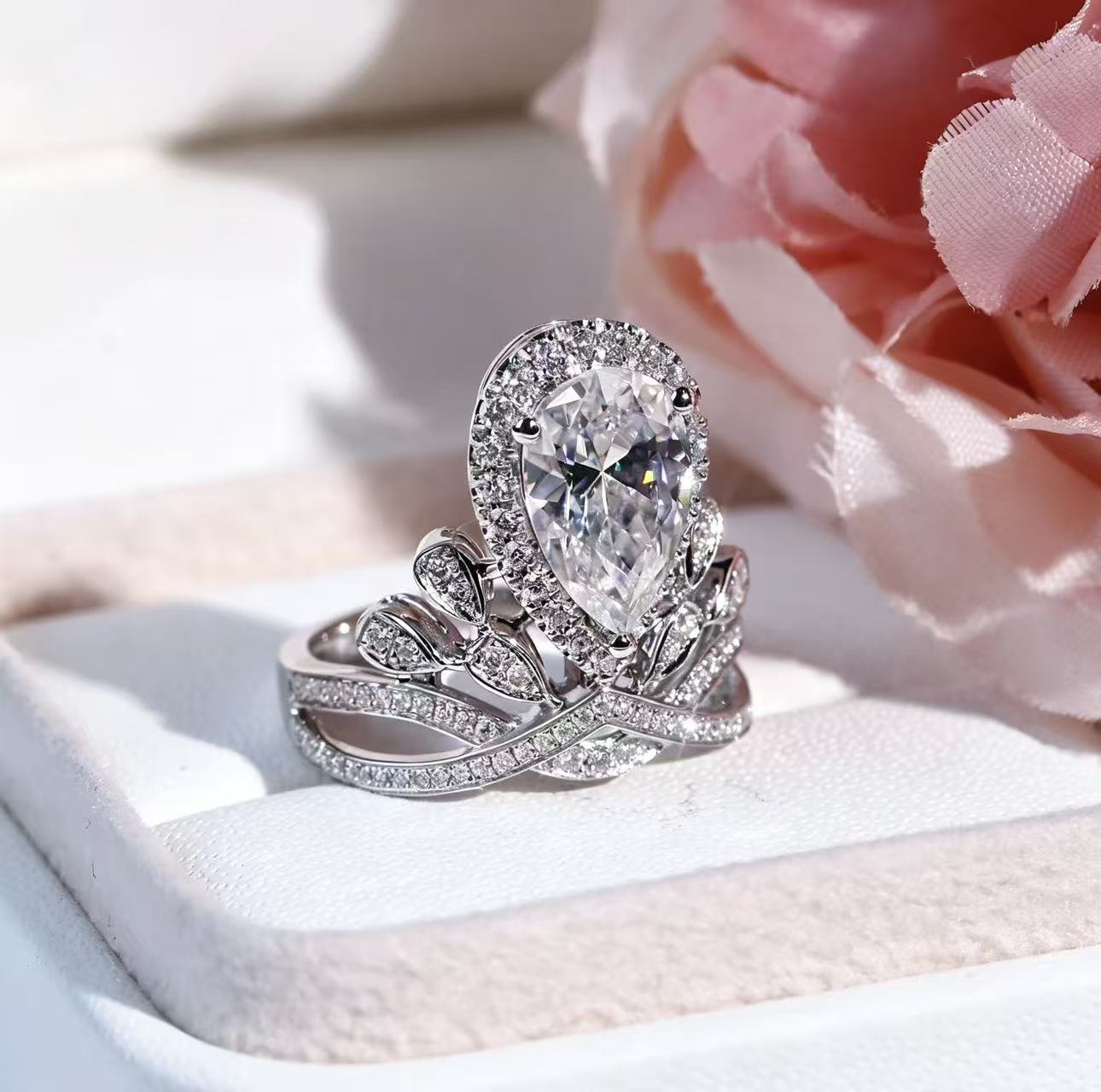 Crown droplet shaped platinum ring