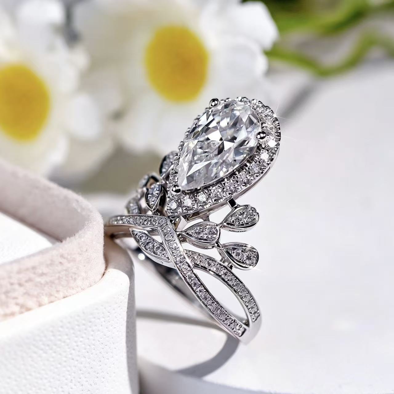 Crown droplet shaped platinum ring