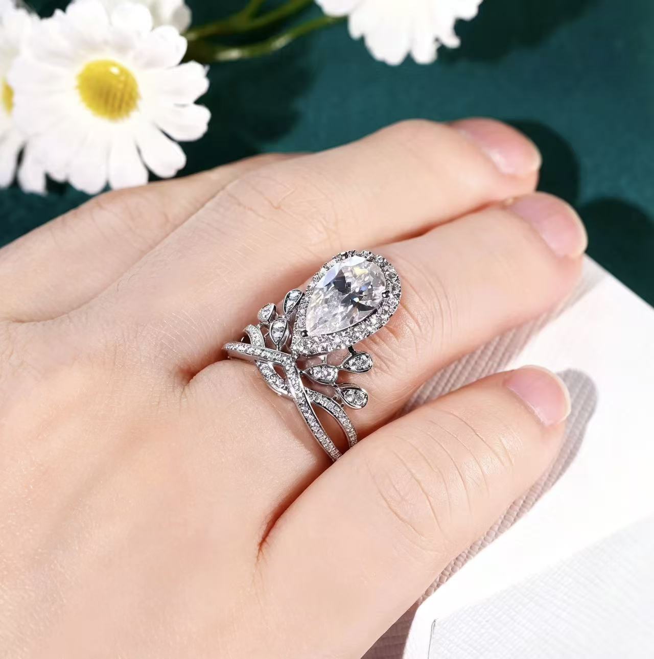 Crown droplet shaped platinum ring