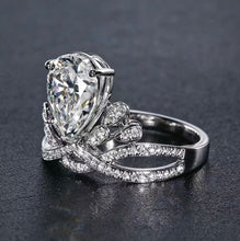 Load image into Gallery viewer, Crown droplet shaped platinum ring