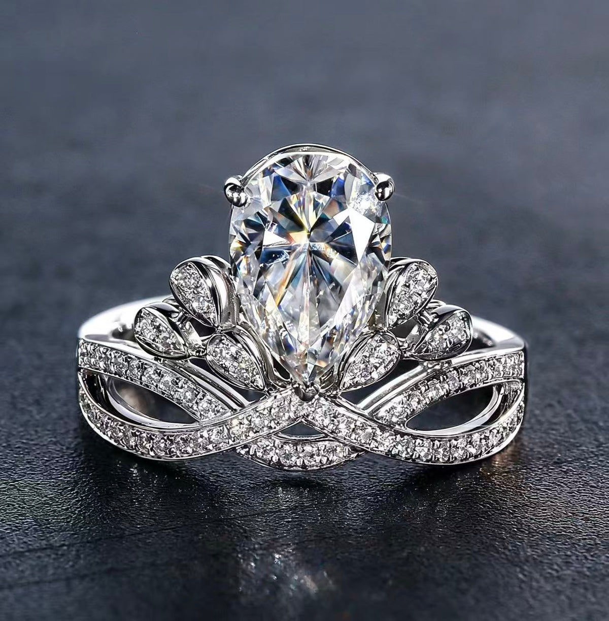 Crown droplet shaped platinum ring